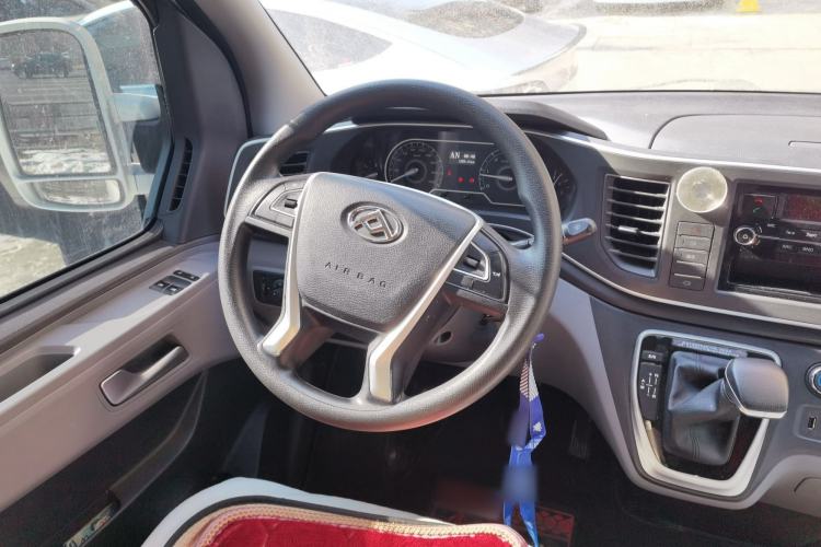 Used SAIC MAXUS Xintu V80 2023 2.0T AMT Classic Aoyuntong Short Wheelbase Ultra-Low Roof 5/6-Seater