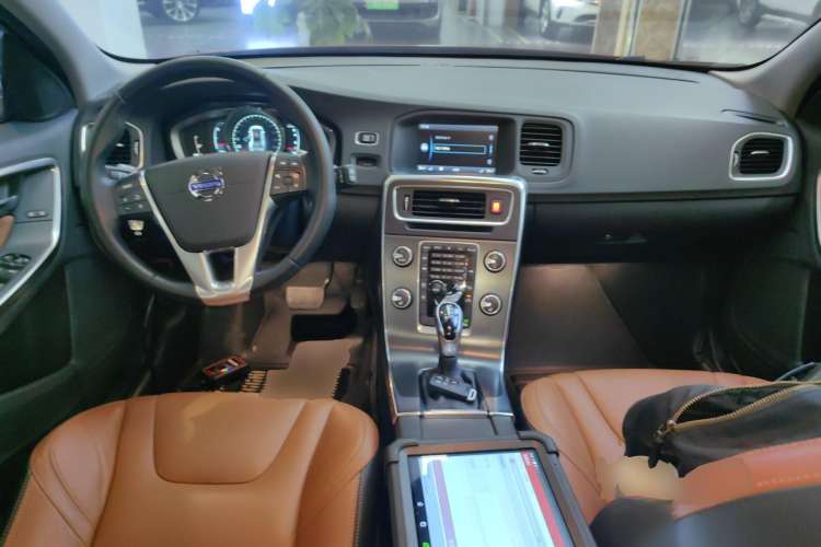 Used Volvo V60 2014 T5 Zhiya Edition