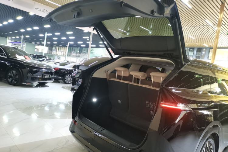 Used XPeng X9 2025 740 Ultra-Long Range Max