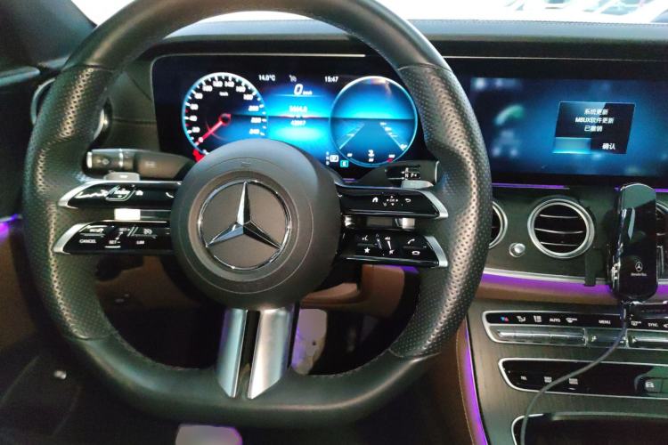 Used Mercedes-Benz E-Class 2022 Revised Version E 300 L Sporty and Stylish Edition Center Console