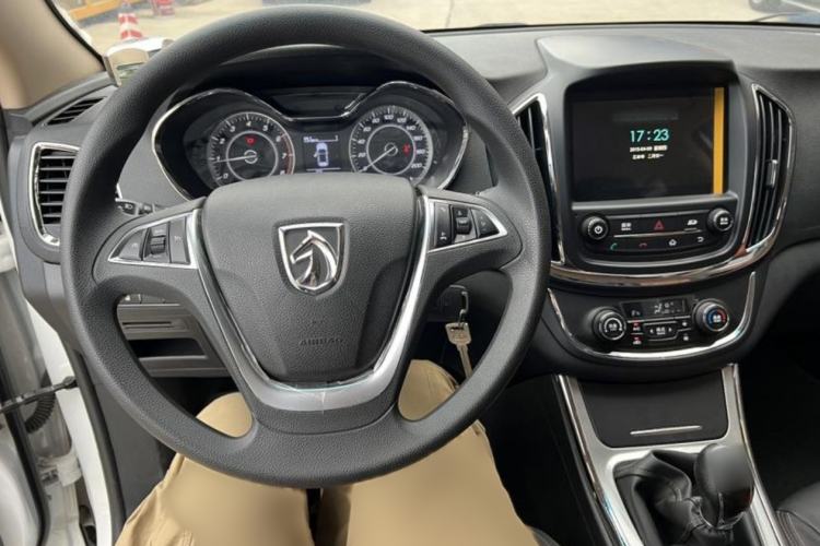 Used Baojun 560 2015 1.8L Manual Elite Edition