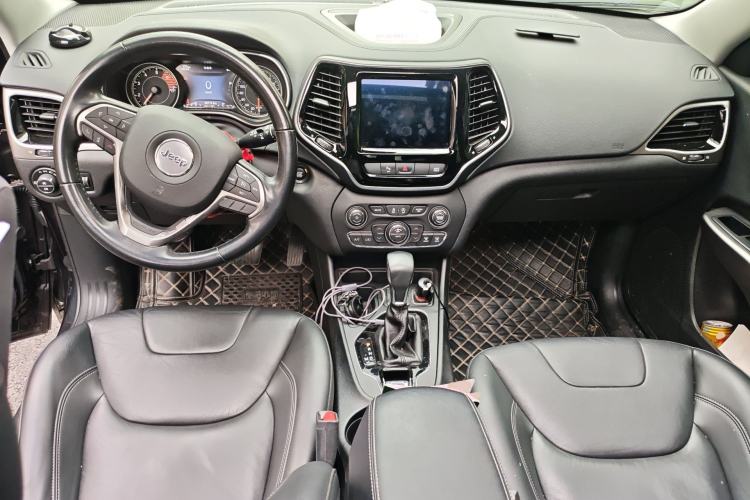 Used Jeep Cherokee 2019 2.0T Two-Wheel Drive Smart Enjoyment Version China VI