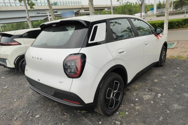 Used AION UT 2025 330 Starlight Edition Rear Right 45 Deg