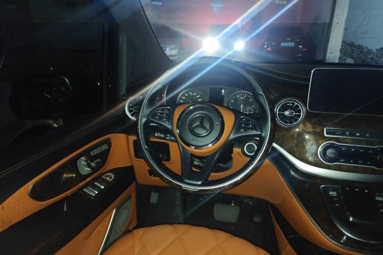 Used Mercedes-Benz Vito 2021 2.0T Elite Version 7 Seats Steering Wheel