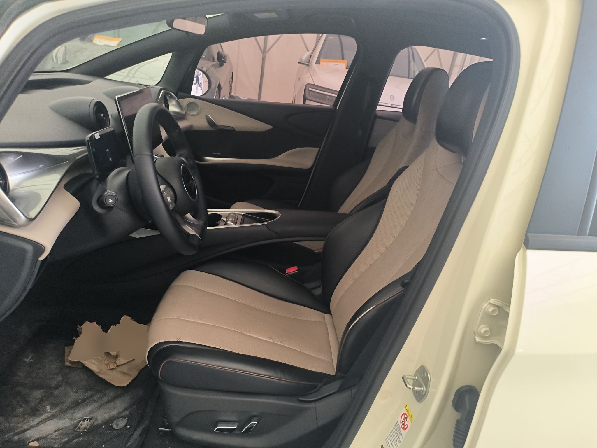 المقاعد الأمامية داخل السيارة