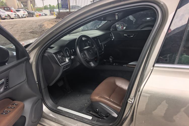 Used Volvo S60 2021 T4 Zhiyi Luxury Edition