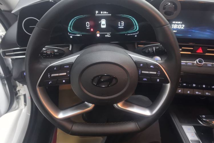 Used Hyundai Elantra 2023 1.5L CVT LUX Prestige Edition