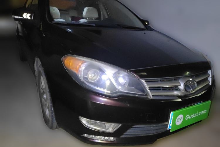 Used Soueast V5 Lingzhi 2013 1.5L Manual Comfort Model CNG Front Right 45 Deg
