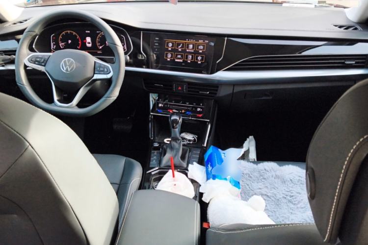 Used Volkswagen Passat 2025 Premium Version 380TSI Dragon Edition Center Console