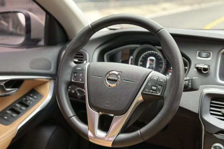 Used Volvo V40 2017 T3 Zhiyi Edition