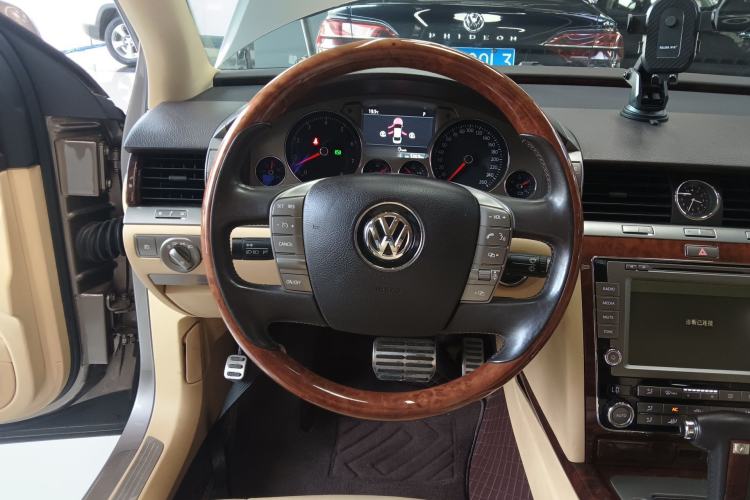 Used Volkswagen Phaeton 2012 3.0L Executive Version
