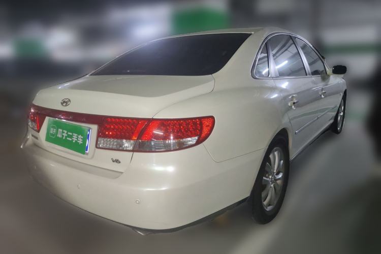 Used Hyundai Azera 2006 3.3 Top-of-the-Line Version Rear Right 45 Deg
