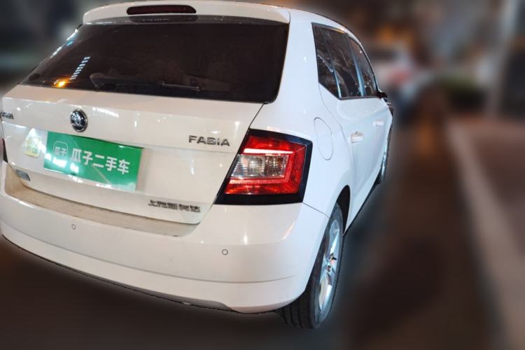 Used Skoda Fabia 2016 1.4L Automatic Car Enjoy Edition
