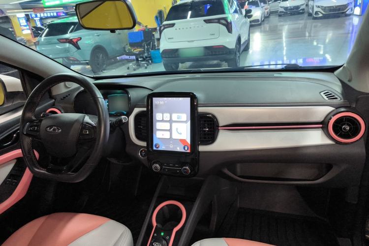 Used Chery QQ Little Ant 2022 Revised Version Sweet Pink Edition Half-Sugar Version Lithium Iron Phosphate 30.7 kWh 30 kW 301 km Center Console