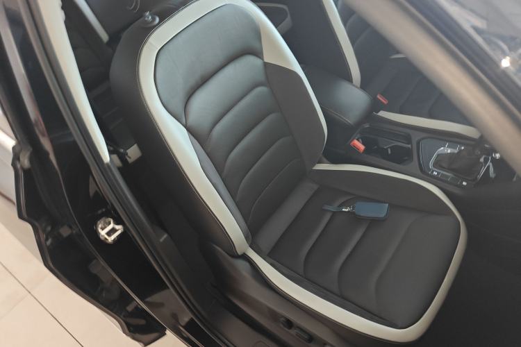 Used Volkswagen Tiguan L 2018 Facelift 330TSI Automatic Two-Wheel Drive Luxury Edition Right Front Seat