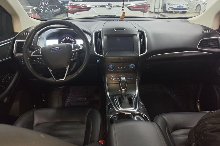 Used Ford Edge 2018 EcoBoost 245 Two-Wheel-Drive Titanium 7-Seater China VI Standard Center Console