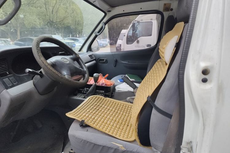 Used Jinbei Hiace 2018 2.0L Fifth-Generation Box Truck Standard Roof 2 Seats 4G19