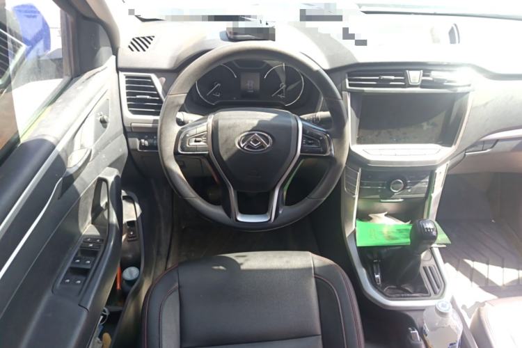 Used SAIC MAXUS T60 2017 2.4L Gasoline Manual Two-Wheel Drive High-Ride Elite Standard Van
