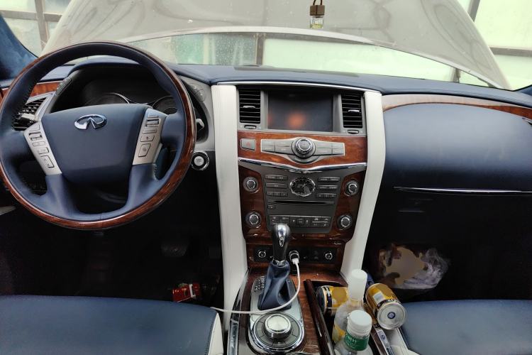 Used Infiniti QX80 2016 5.6L 4WD Center Console