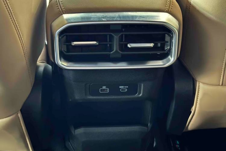 Used JETOUR Traveler 2023 2.0T All-Wheel Drive CrossPRO+ Interior 4