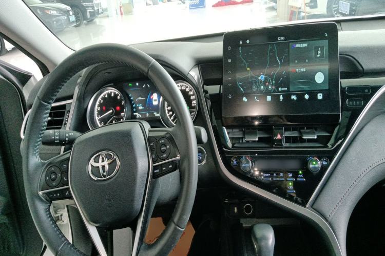 Used Toyota Camry 2021 2.0G Luxury Edition Center Console