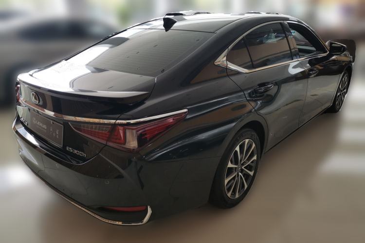 Used Lexus ES 2022 300h Excellence Edition Rear Right 45 Deg