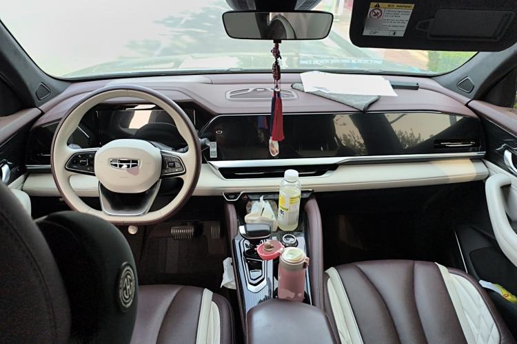 Used Geely Auto Monjaro L 2021 2.0TD DCT EVO Two-Wheel Drive Prestige Version Center Console