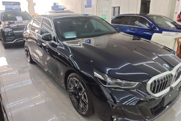 Used BMW 5 Series 2025 530Li Luxury Edition M Sport Package Front Right 45 Deg