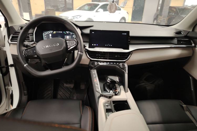 Used Lynk & Co 06 EM-P 2020 PHEV Plus Center Console