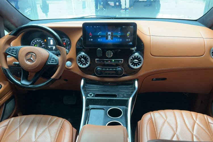 Used Mercedes-Benz Vito 2021 2.0T Elite Version 7 Seats Center Console