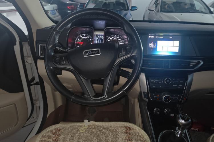 Used Zotye Domy X5 2017 Upgraded Model 1.5T Manual Luxury Version Steering Wheel