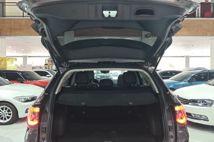 Used Jeep Compass 2017 200T Automatic Family Edition Trunk