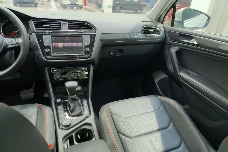 Used Volkswagen Tiguan L 2018 380TSI Automatic All-Wheel Drive Flagship Edition Interior 3