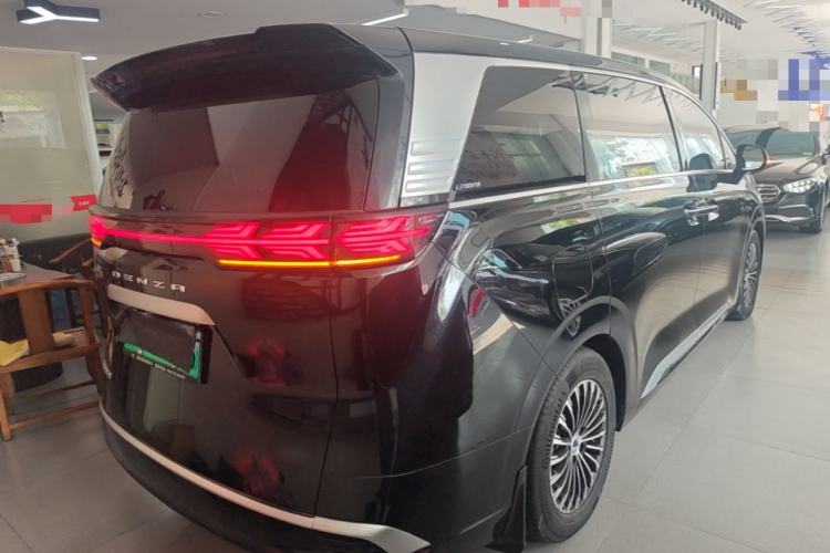 Used Denza D9 2022 DM-i 1040 Prestige Model
