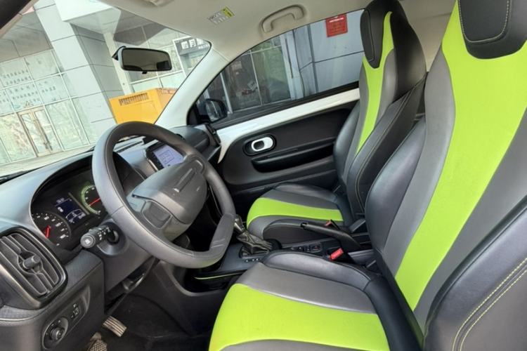 Used Roewe Clever 2021 302 km New Four-Seater Super-Efficient Version