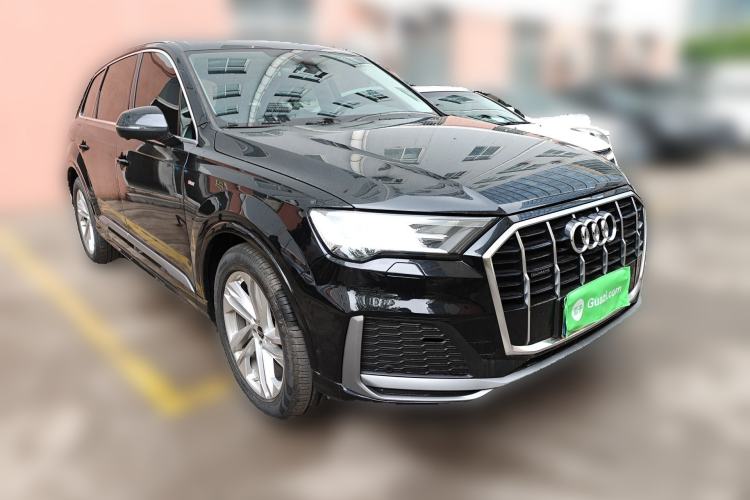 Used Audi Q7 2022 45 TFSI quattro S line Luxury Edition Front Right 45 Deg
