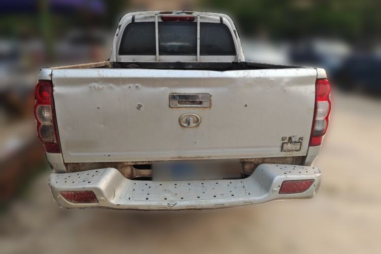 Used Great Wall Wingle 5 2017 2.0T European-spec Diesel Two-Wheel-Drive Entry-Level Big Double-Cab GW4D20D Rear