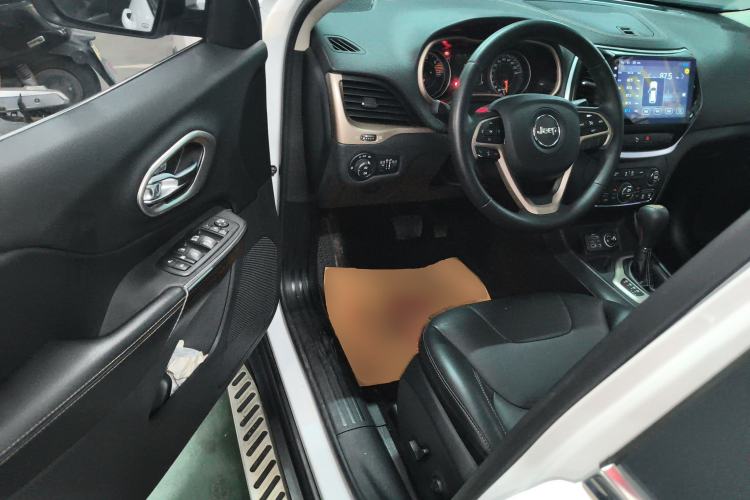 Used Jeep Cherokee 2016 2.4L Leading Edition Driver Seat