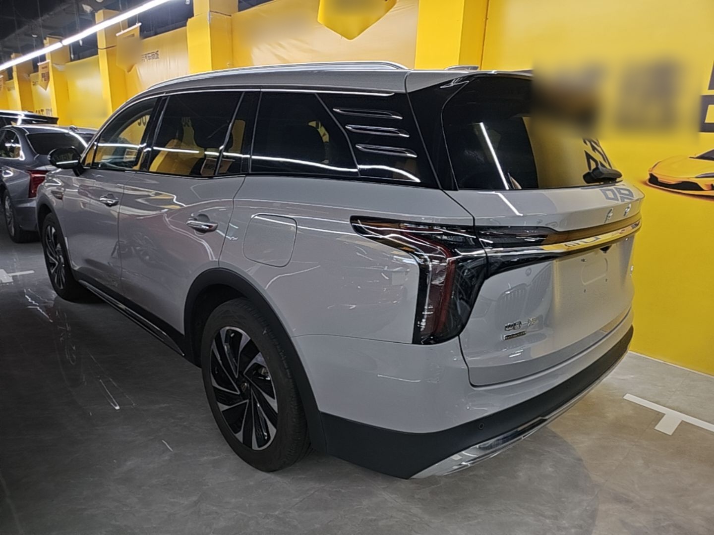 Hongqi HS7 PHEV 2024 2.0T PHEV Four-Wheel-Drive Flagship Edition 6 Seats — снимка 4