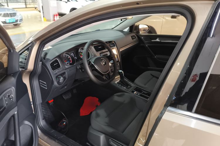 Used Volkswagen Golf 2016 1.6L Automatic Comfort Model
