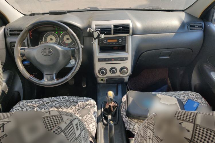 Used FAW Senya S80 2011 1.5L Manual 5-Seater Urban Elite Edition Center Console