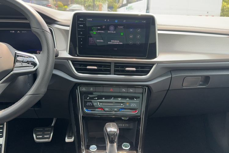 Used Volkswagen T-ROC 2023 300TSI DSG Two-Wheel Drive Starlight Edition Audio And AC Panel