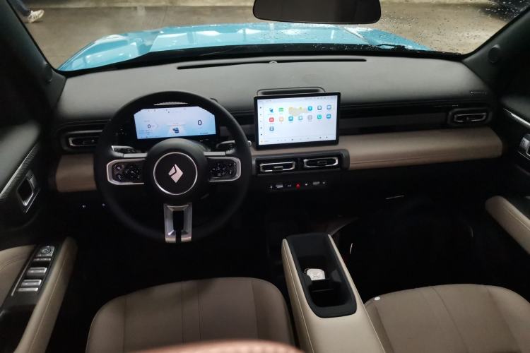 Used Baojun Spark EUV 2024 Flagship Edition 4 Seats Center Console