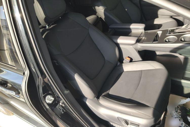 Used Toyota Sienna 2026 Model 2.5L Dual-Engine Four-Wheel-Drive Prestige Edition