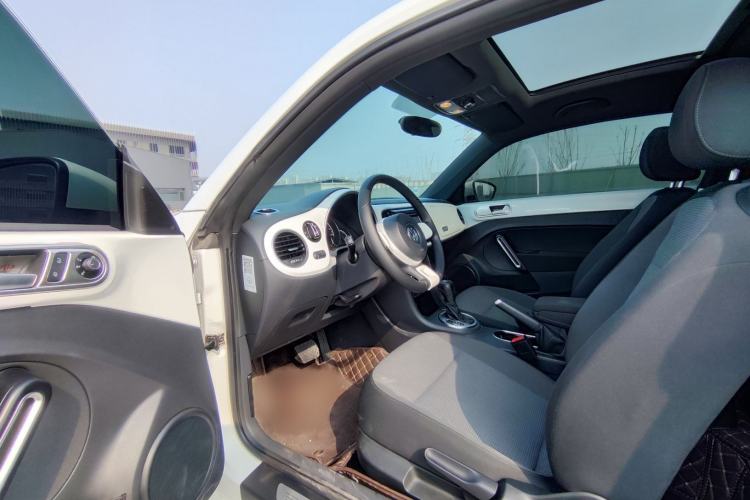 Used Volkswagen Beetle 2015 180TSI model Interior 1