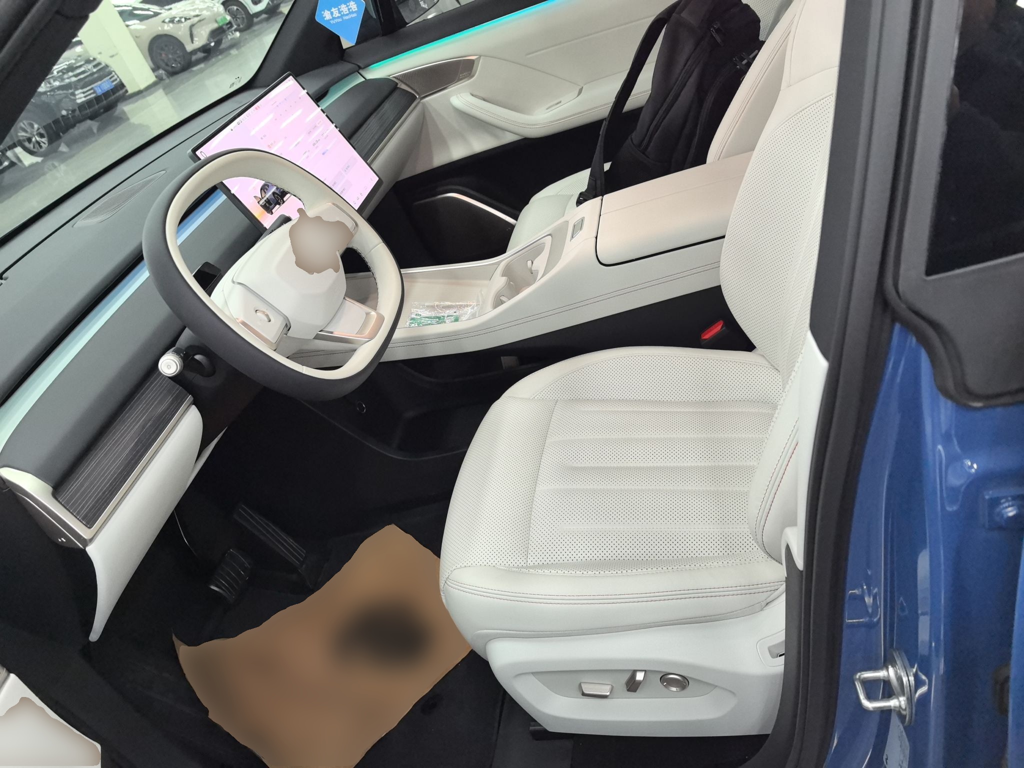 المقاعد الأمامية داخل السيارة