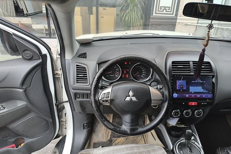 Used Mitsubishi ASX 2013 2.0L CVT Two-Wheel Drive Elite Edition Steering Wheel