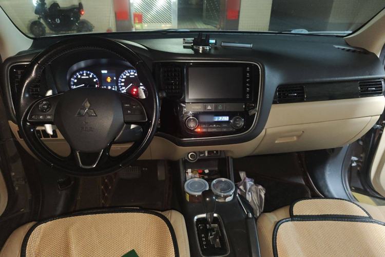 Used Mitsubishi Outlander 2016 2.4L 4x4 Luxury Edition 7-Seater