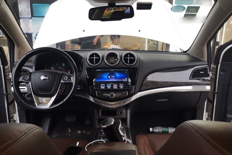 Used BYD Tang New Energy 2015 2.0T Four-Wheel-Drive Flagship Model
