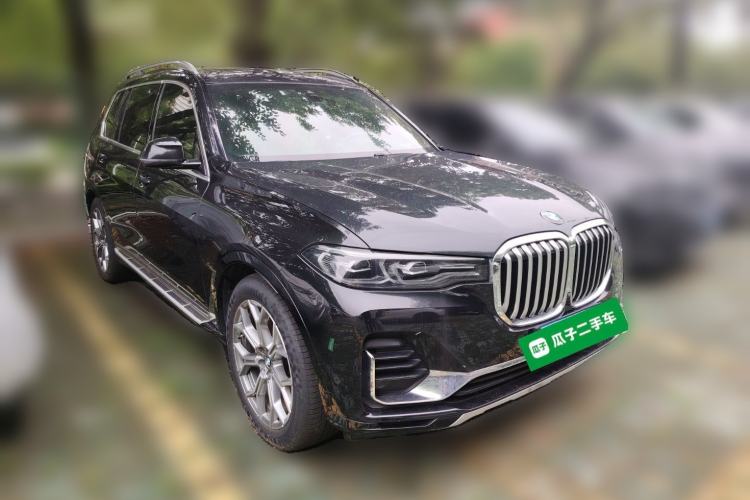 Used BMW X7 2020 xDrive40i Luxury Package with Leading Features Front Right 45 Deg